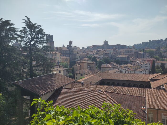 Une vue de Bergame depuis le parc de la haute ville.